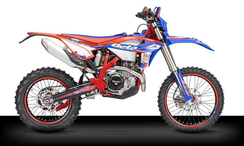 Moto Beta 4T 350 RR en vista lateral, diseño racing en color rojo y blanco