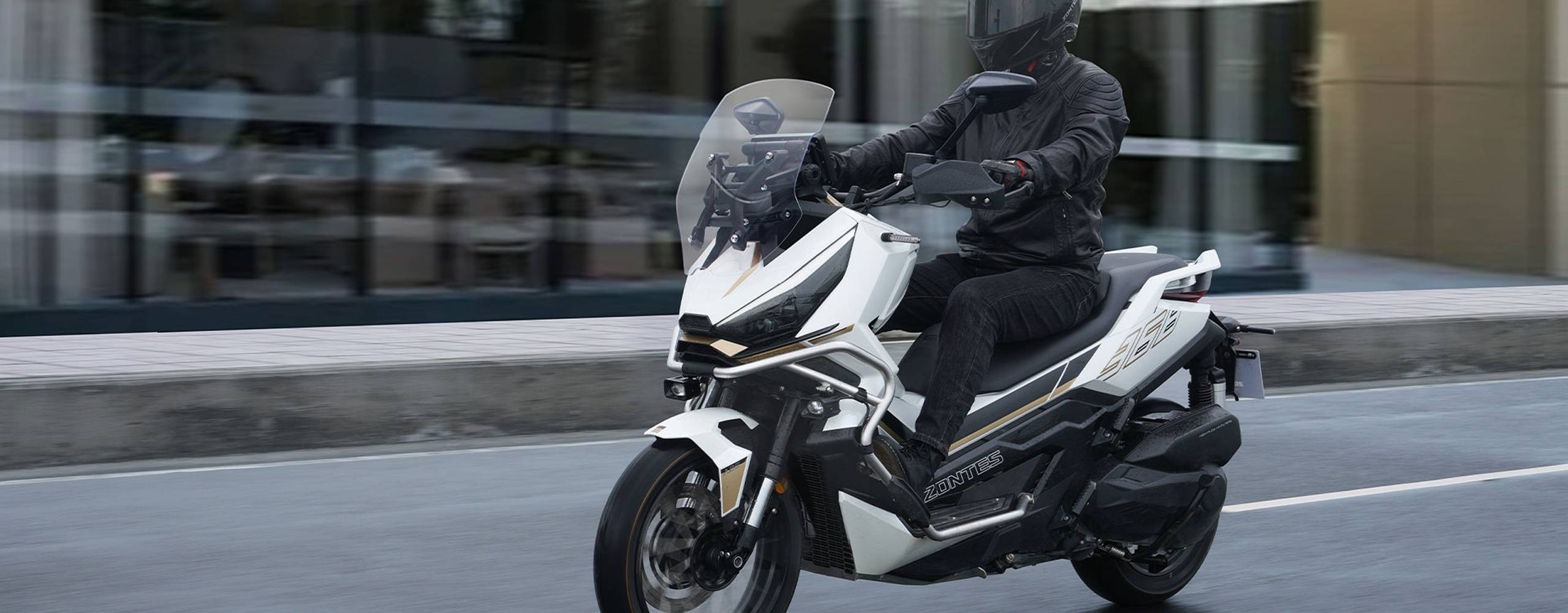 El Zontes 368G recorriendo la ciudad con estilo y potencia Zontes Moto Tigre Argentina – 368G – En movimiento urbano