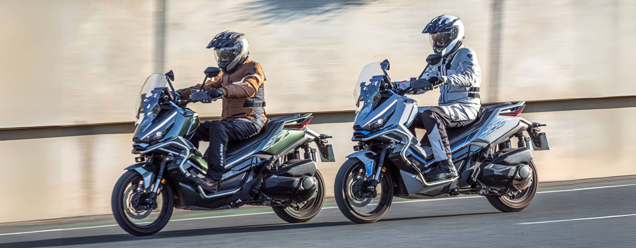 Dos Zontes 368G en ruta, demostrando su espíritu de aventura compartida Zontes Moto Tigre Argentina – 368G – Doble toma en carretera