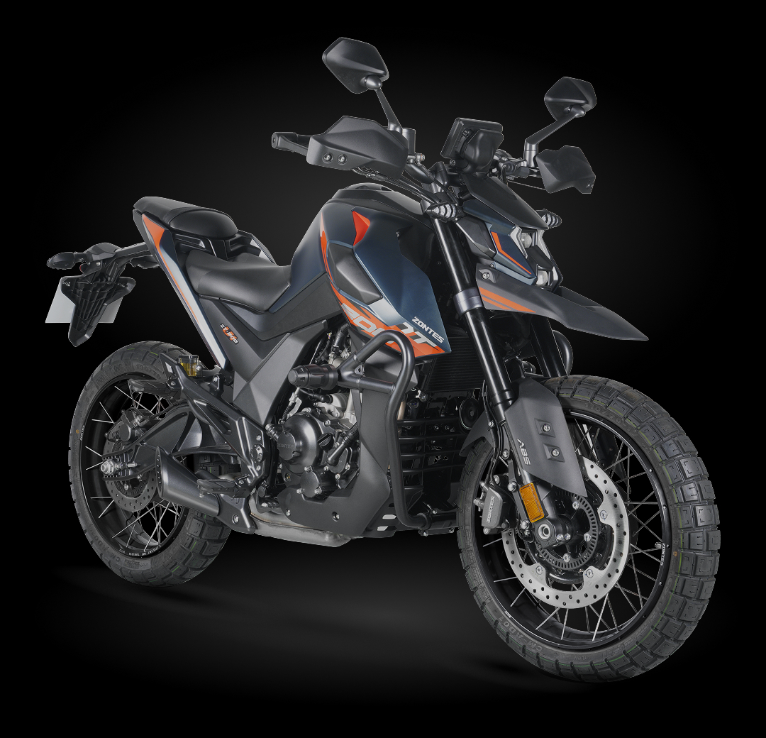 Zontes Moto Tigre Argentina - Moto 200U vista tres cuartos delantera sobre fondo negro.